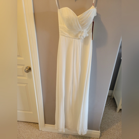 NWT Size 2 Wedding Gown. Can be worn strapless or with straps. Chiffon Shawl inc - Picture 4 of 12